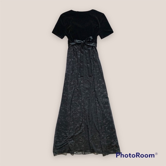 4X black velvet gown - Picture 3 of 9